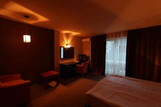 Отель Family Hotel Vaso Варна Двухместный номер с 1 кроватью или 2 отдельными кроватями и дополнительной кроватью-16