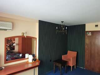 Отель Family Hotel Vaso Варна Стандартный двухместный номер с 1 кроватью или 2 отдельными кроватями-31